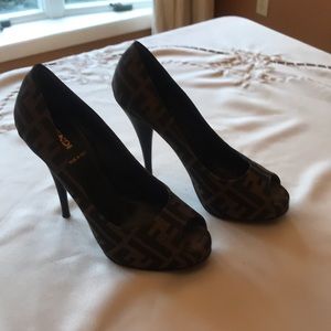 Fendi peep toe pumps
